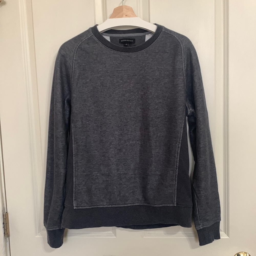 Medium Banana republic men’s crewneck sweatshirt